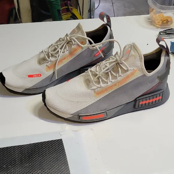 Mens 11.5 Adidas Men's NMD R1 Spectoo 'Speedlines' sneaker. Excellent Cond. - Picture 4 of 9